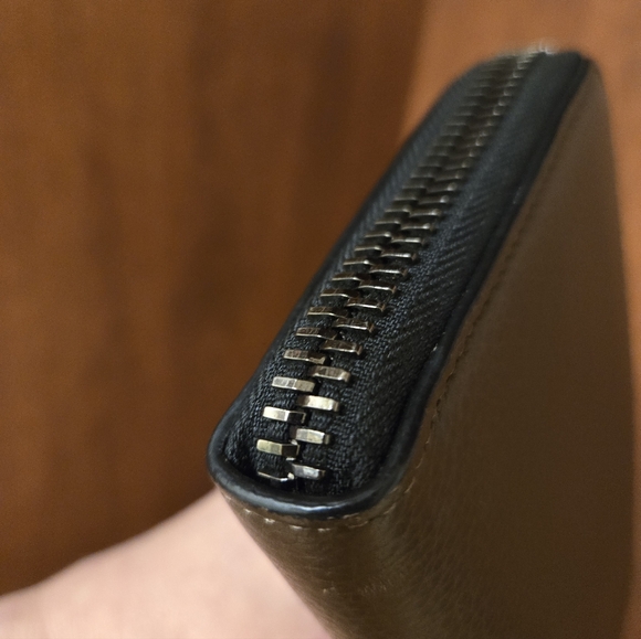 Authentic Christian Louboutin leather studded zippy wallet in great condition - Picture 6 of 13